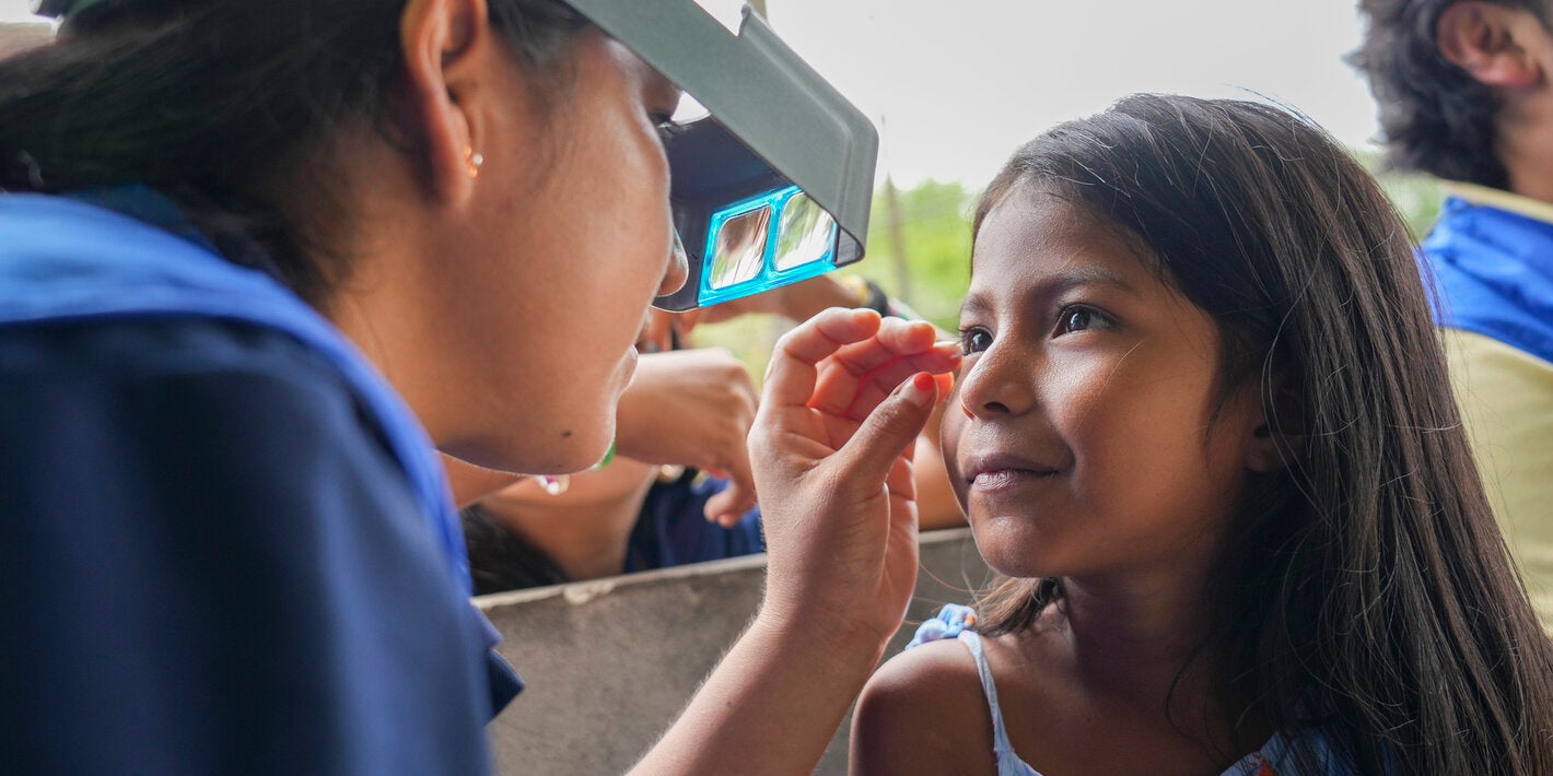 PAHO and The Fred Hollows Foundation promote cooperation among countries in the Americas to eliminate trachoma 