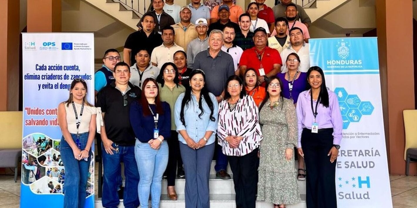 Equipo de la Región Metropolitana de Tegucigalpa capacitándose sobre dengue