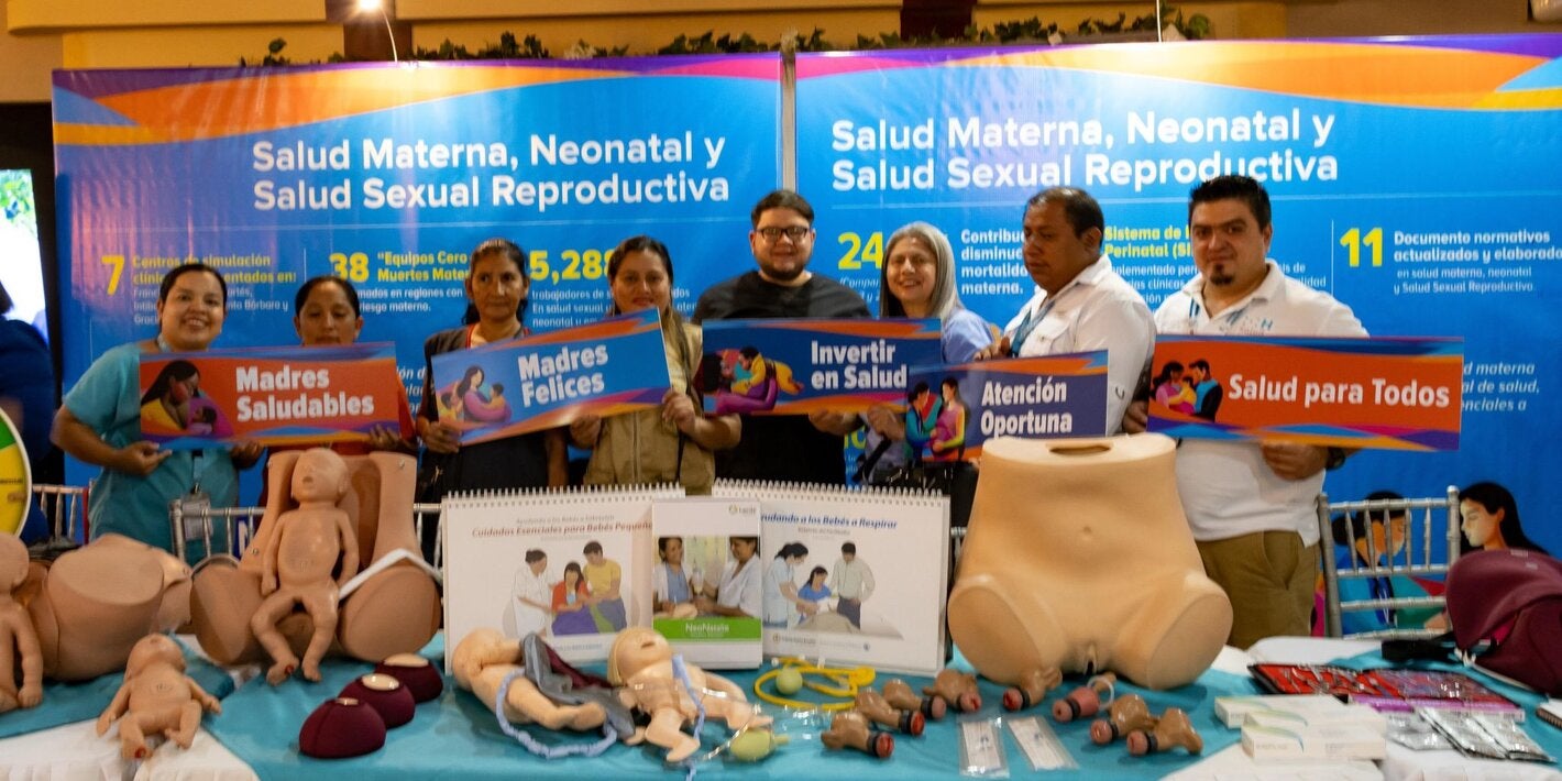 personal de salud presenta buenas prácticas para reducir mortalidad materna