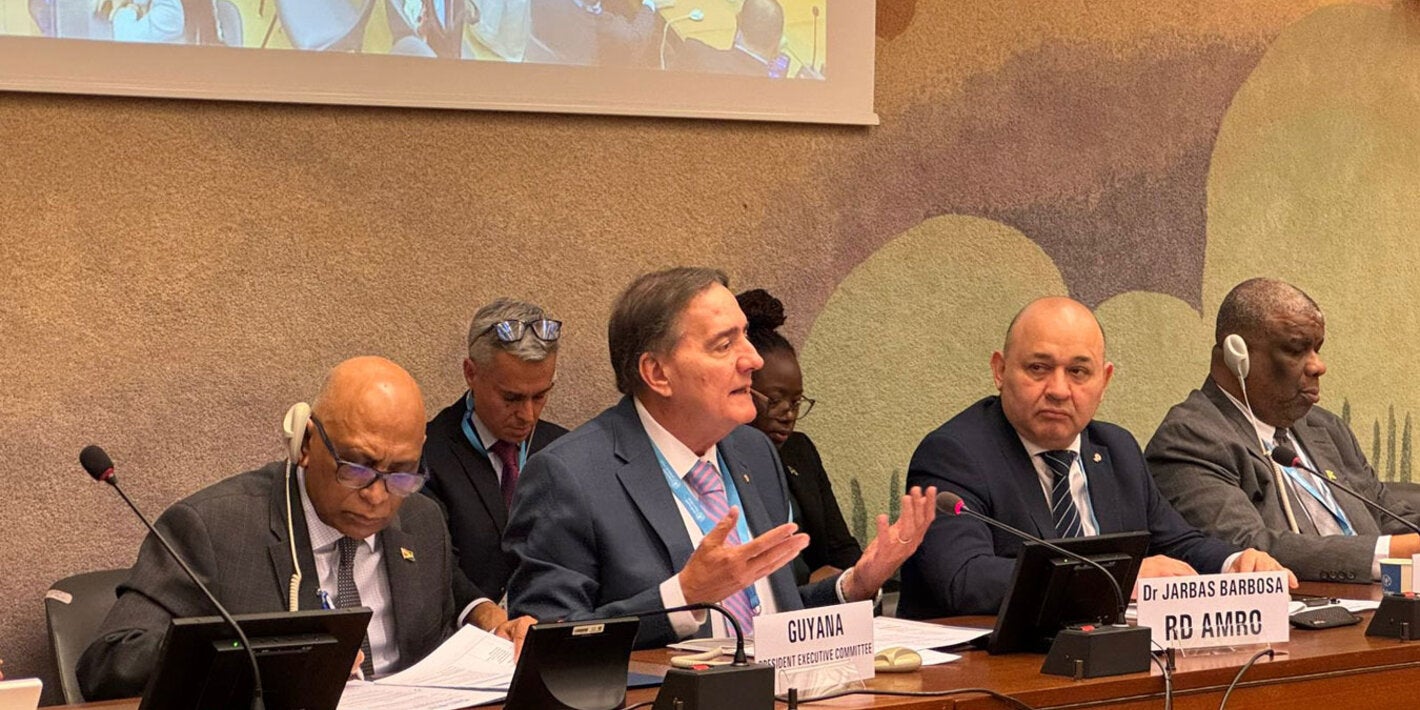 Dr. Jarbas Barbosa, met with the heads of delegation from the countries of the Americas to discuss two crucial issues on the Assembly's agenda: the pandemic agreement and the WHO's program budget for the 2026-2027 biennium, including the scale of assessed contributions