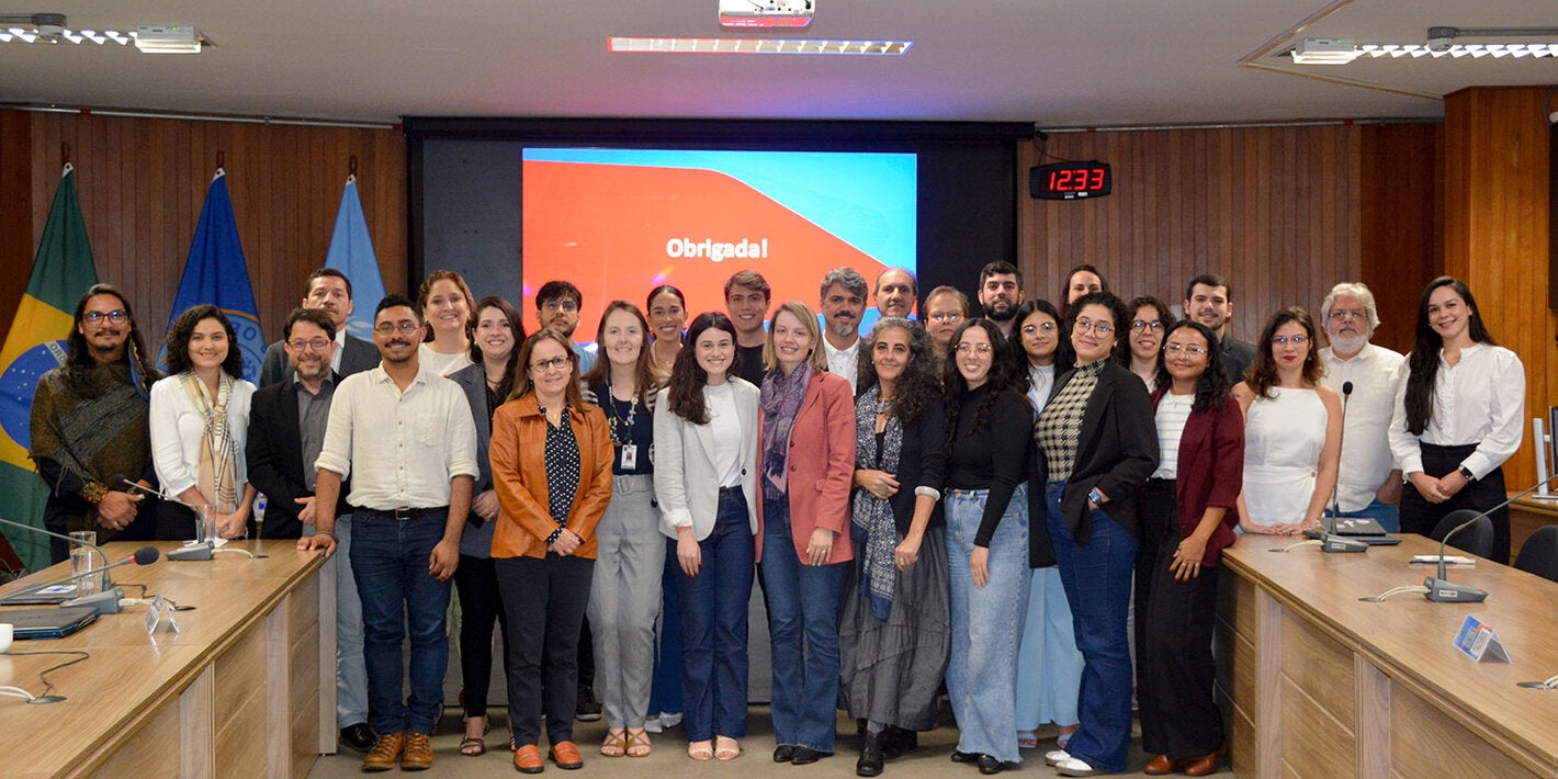 Foto do grupo de pessoas que participaram do evento