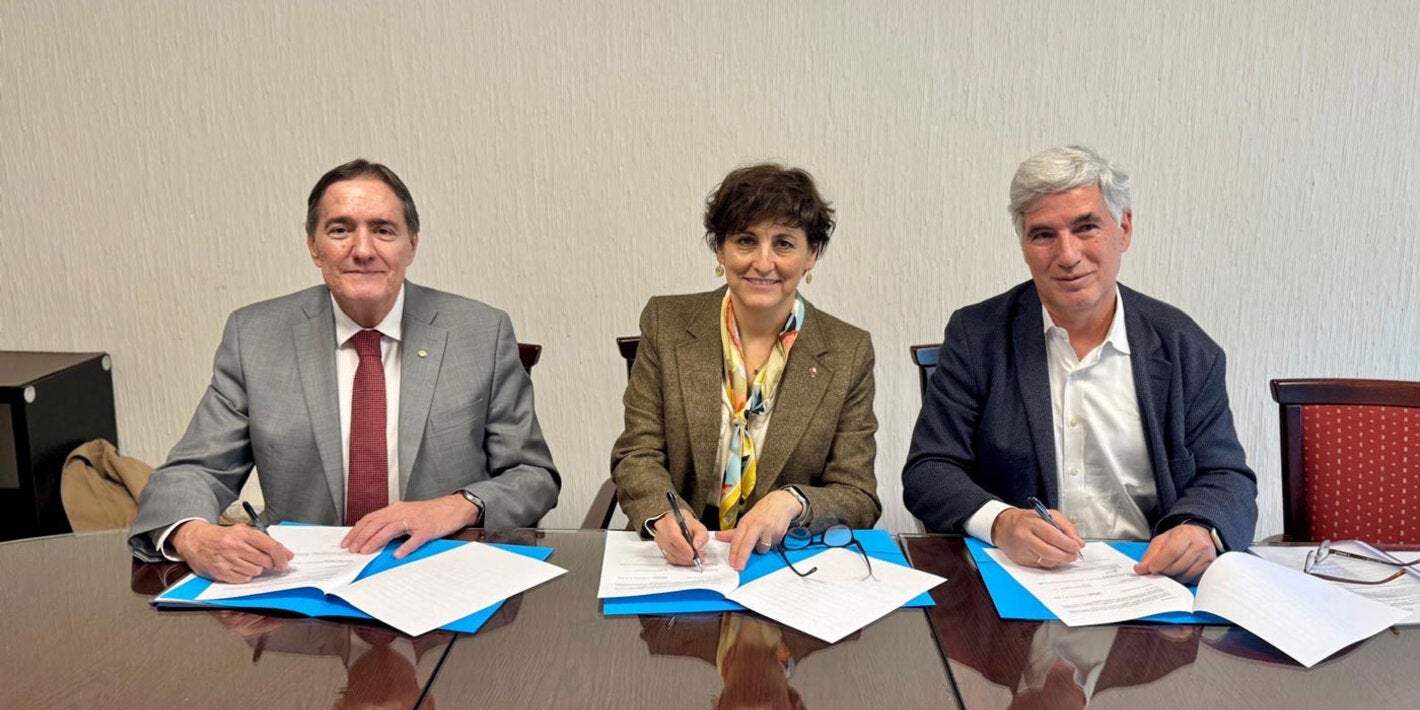 PAHO Director, Jarbas Barbosa, Ministry of Health of Chile, Ximena Aguilera, and Global Director for Health Nutrition at the World Bank, Juan Pablo Uribe.