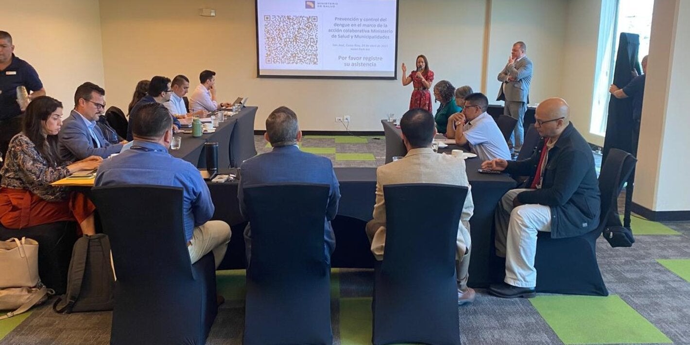 Alcaldes de varias municipalidades durante la reunión con Ministerio de Salud y la OPS