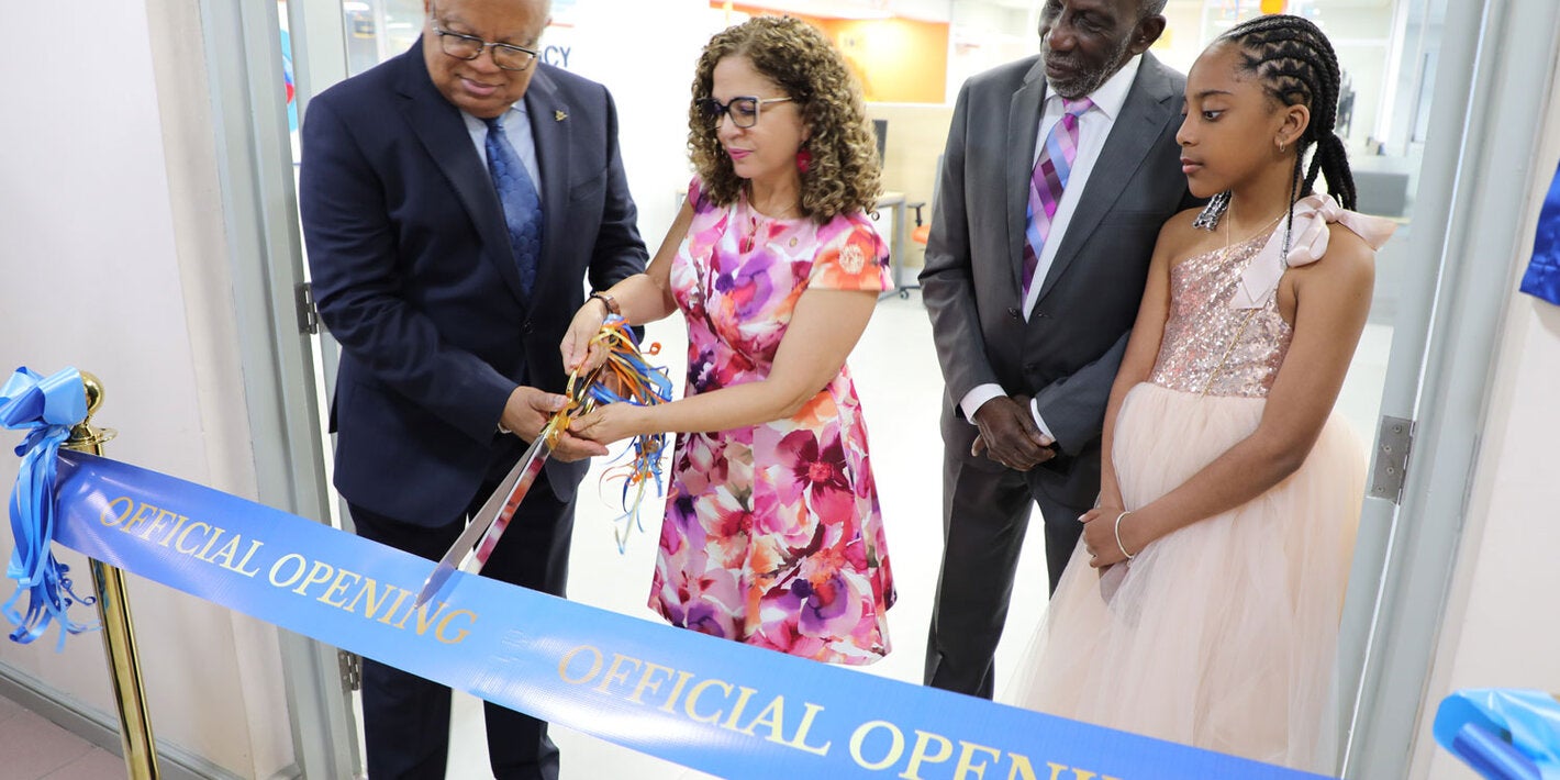 Ceremony of inauguration of the EOC.  Minister of Health and Wellness of Barbados, PWR-ECC and family members of Dr. Carissa Etienne