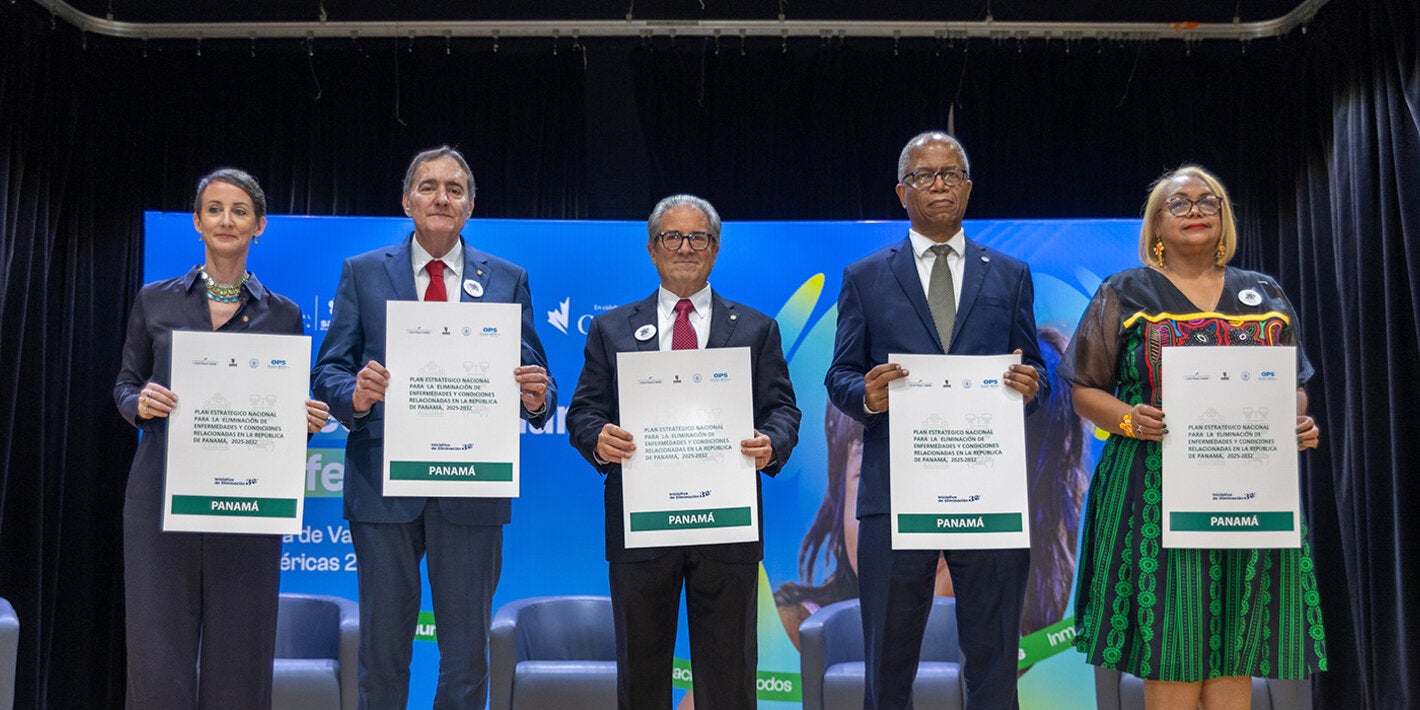 Fotografía de autoridades presentes en el lanzamiento del plan estratégico 2025-2032 para la eliminación de 17 enfermedades transmisibles y condiciones relacionadas