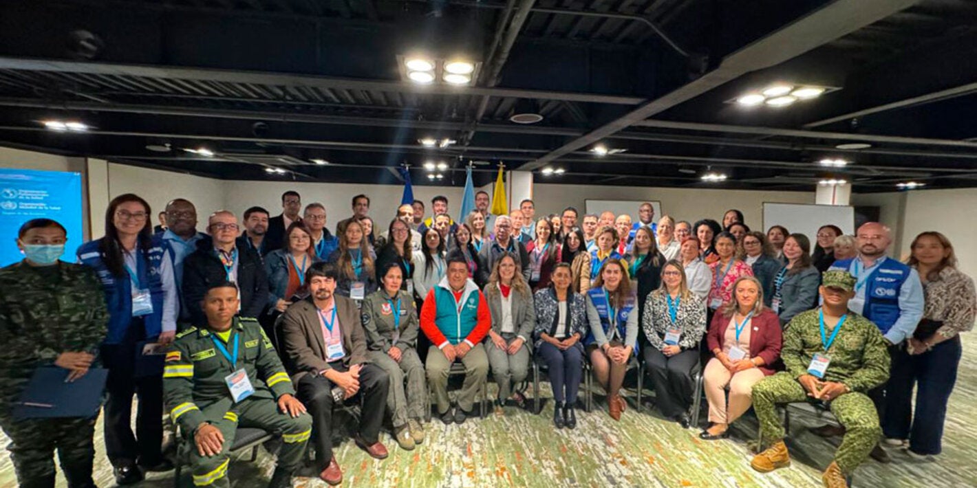 Grupo de participantes de la taller de preparacion sectorial y el analisis de riesgo de salud y desastres