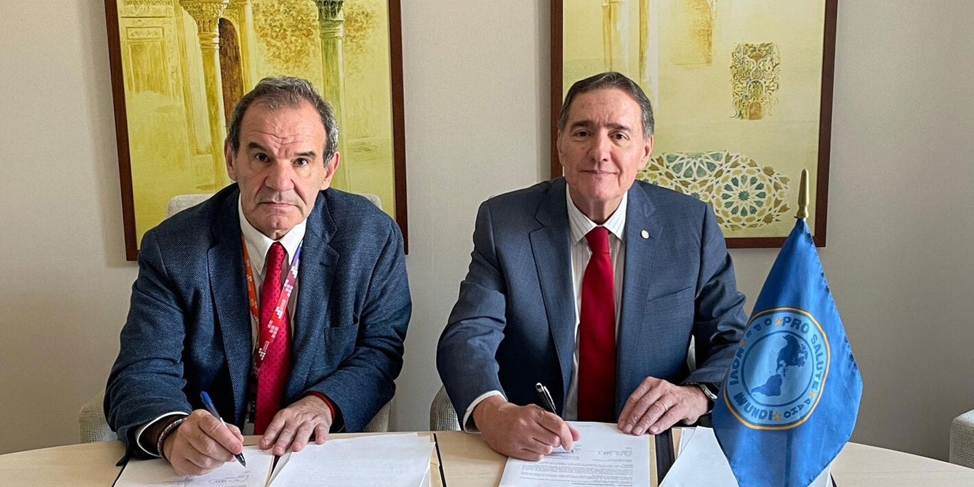 Dr. Jarbas Barbosa and the Secretary General of the Ibero-American General Secretariat (SEGIB), Andrés Allamand, signed a new memorandum of understanding (MoU) that strengthens and expands their collaboration in priority areas such as the elimination of congenital transmission of Chagas disease, road safety, care for people with disabilities, mental health of young people and adolescents, as well as South-South cooperation.