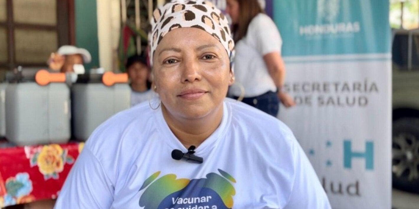 Vacunadora hondureña sobreviviente de cáncer
