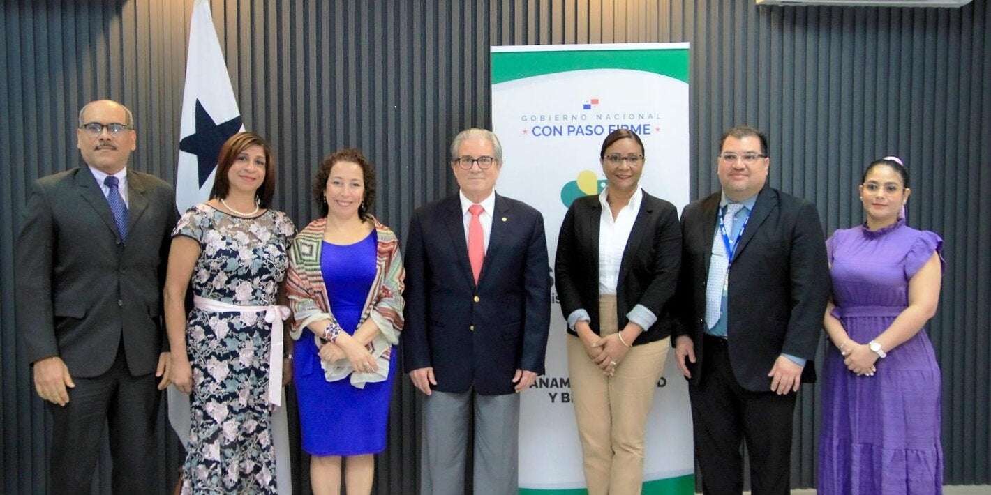 Fotografía de las autoridades que presidieron la inauguración del curso