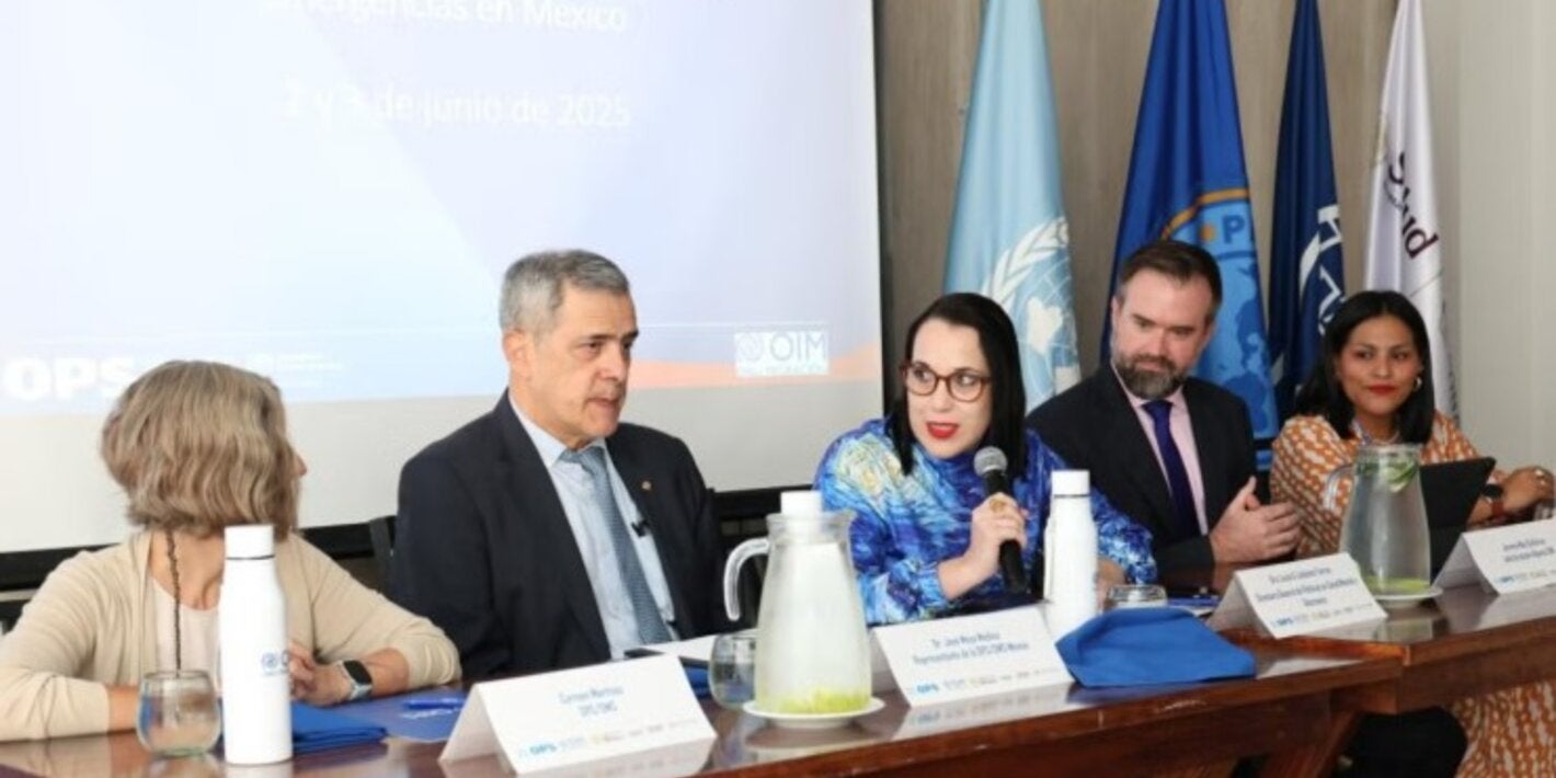 La directora general de Políticas en Salud Mental y Adicciones, Lucía Ledesma Torres en la inauguración del taller