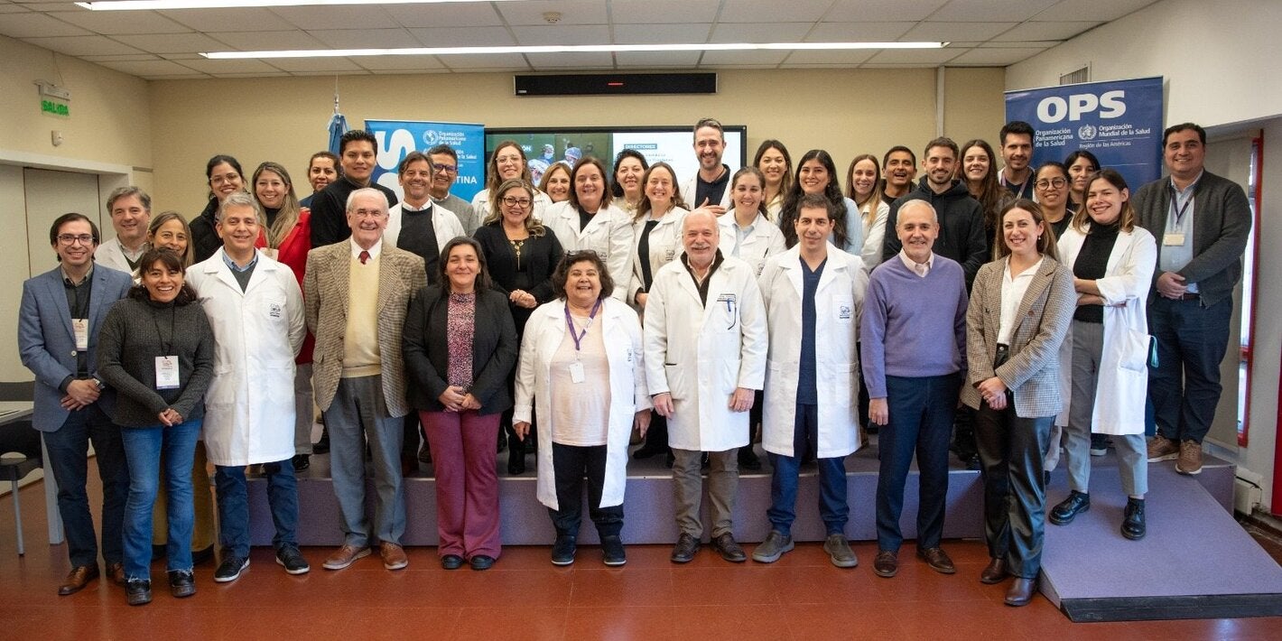 Foto grupal con los participantes