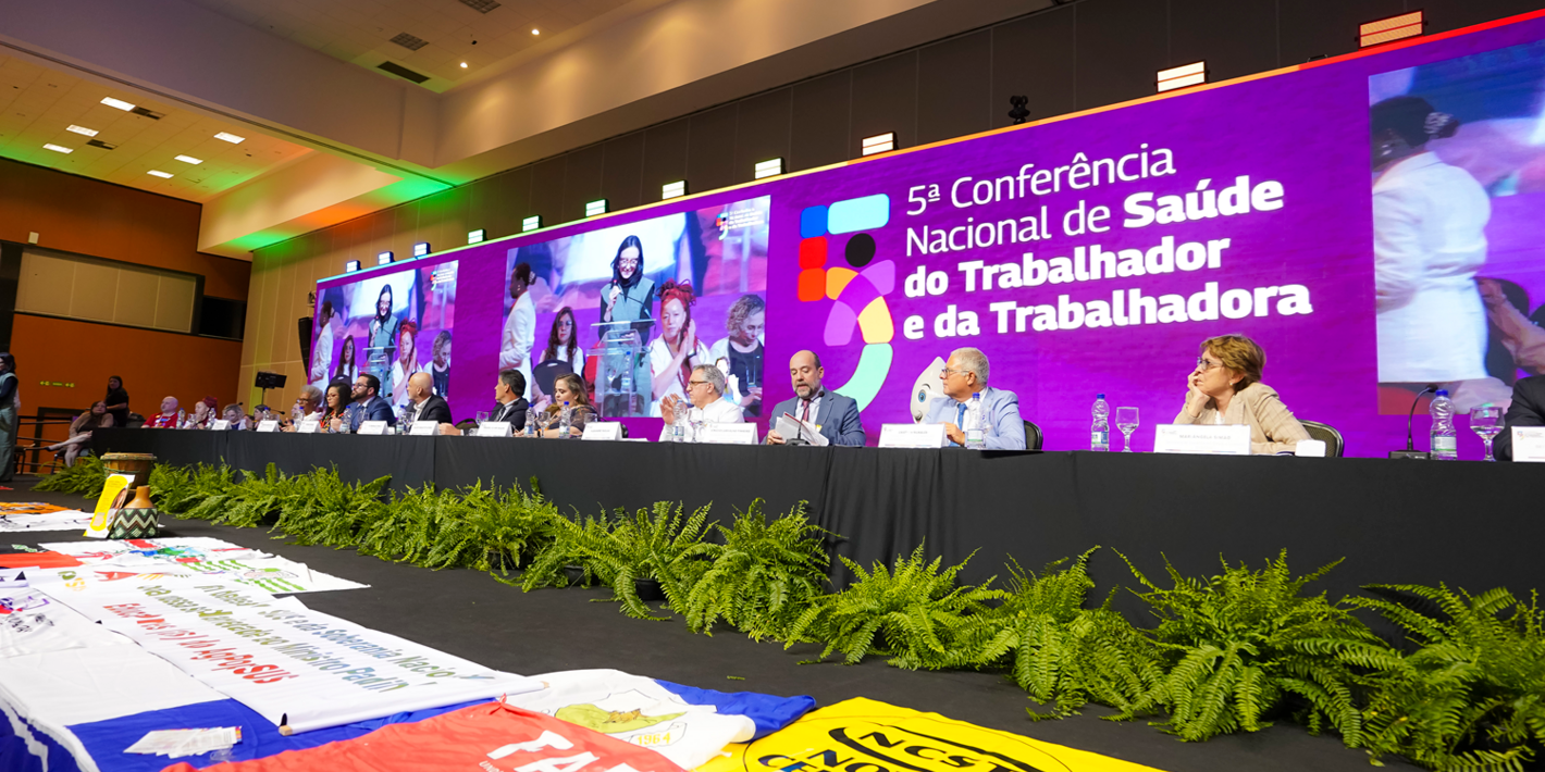 Mesa de abertura da 5ª Conferência Nacional de Saúde do Trabalhador e da Trabalhadora