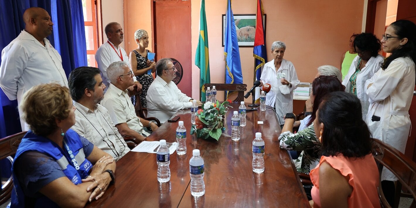 Acto de entrega de medicamentos
