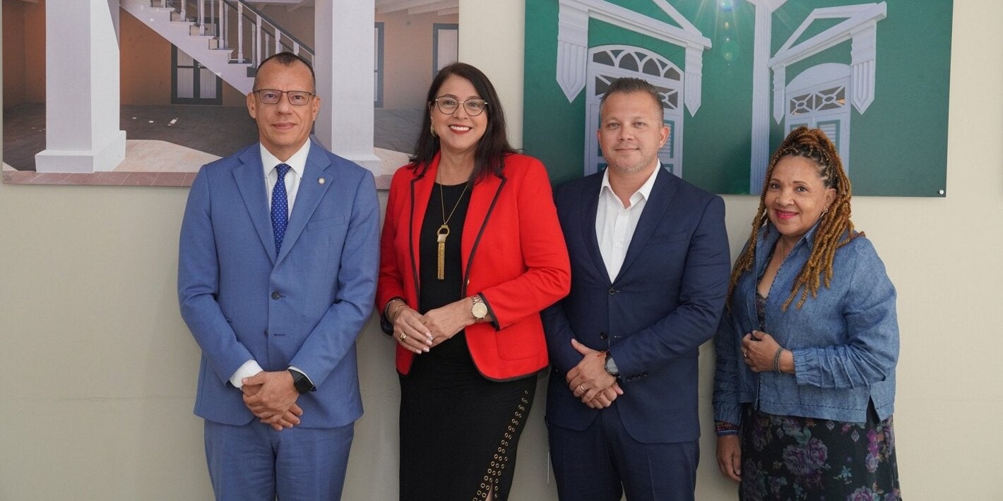 The PAHO/WHO TTO Team with Aruba officials