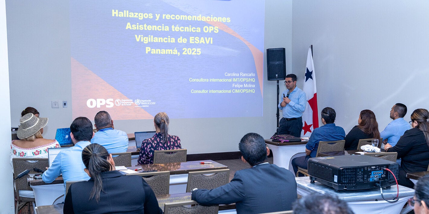 Fotografía del desarrollo del análisis situacional del sistema de vigilancia de Eventos Supuestamente Atribuibles a la Vacunación o Inmunización (ESAVI).