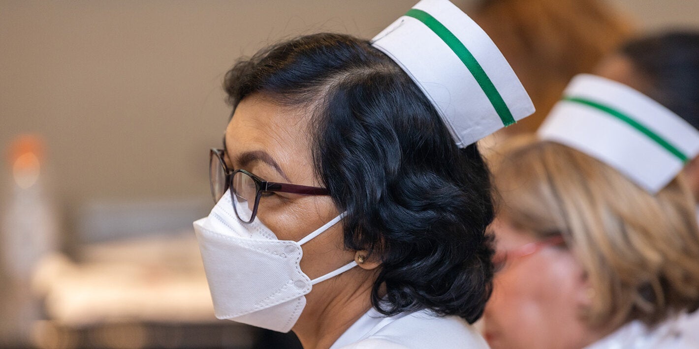 Fotografía de enfermera del MINSA Panamá, durante la Jornada Anual de Actualización de Vacunas y Evaluación del Programa Ampliado de Inmunización (PAI) 2024-2025.