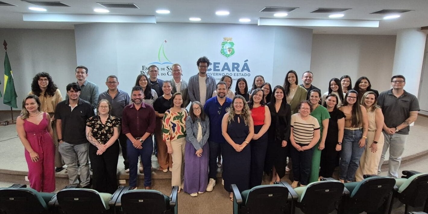 Participantes da Oficina para Troca de Experiências e Aprimoramento da Vigilância Laboratorial posam para foto