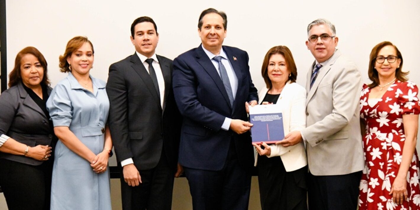 Ministerio de Salud fortalece prevención del cáncer de cuello uterino con nuevas guías clínicas, con apoyo de OPS