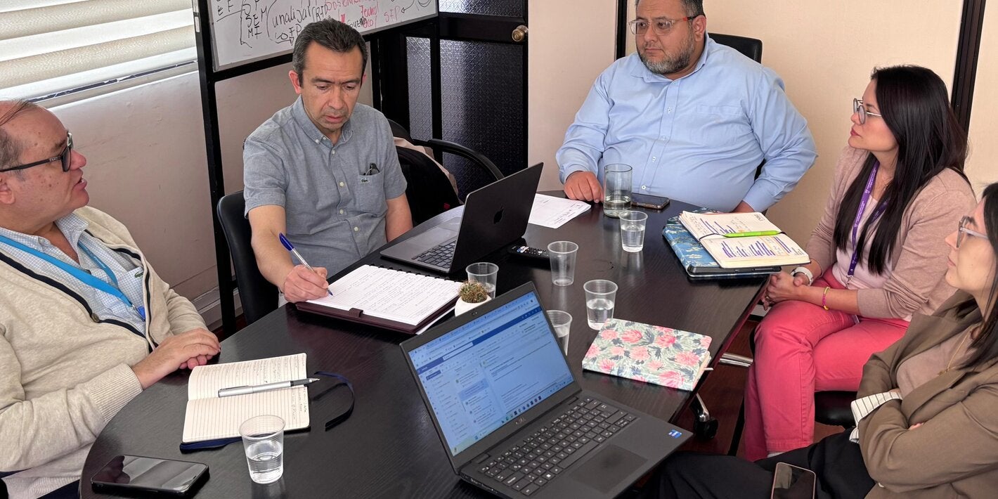 Equipos Técnicos OPS/OMS e INDOT durante proceso de evaluación 