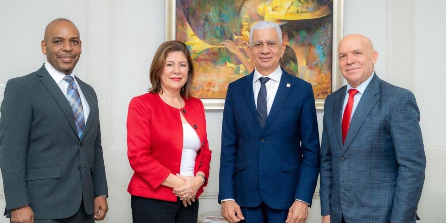 Representante de OPS se reúne con presidente del Senado de la República Dominicana