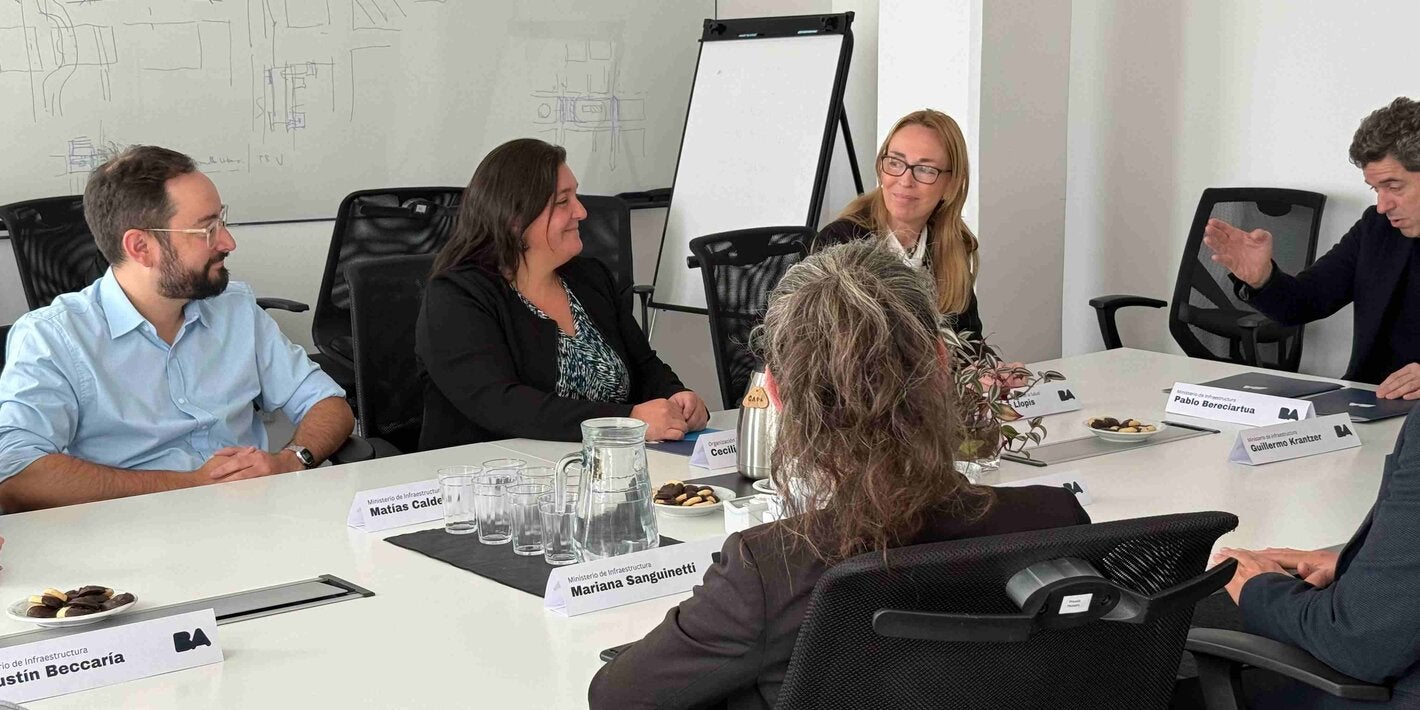 Foto de la reunión en la que se realizó la firma