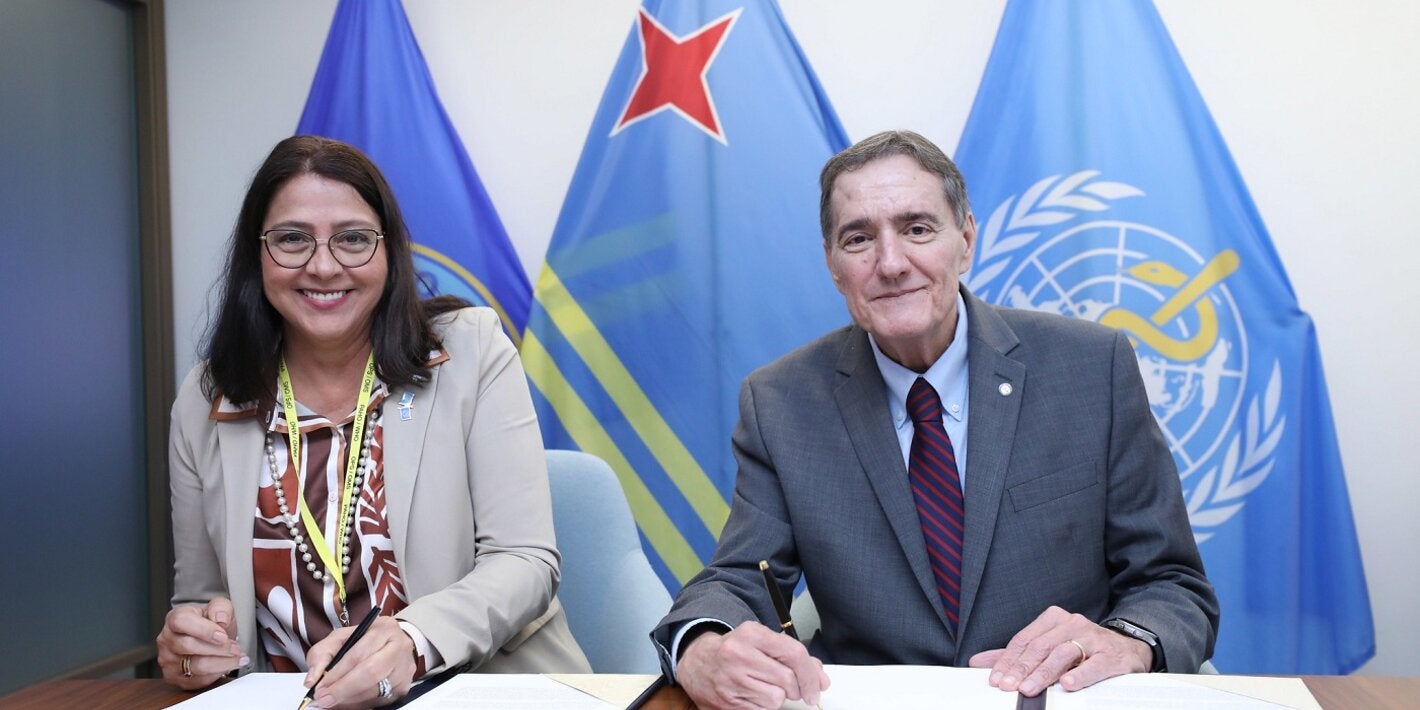 (L-R) Drs. Mervin Wyatt-Ras, Minister of Public Health, Social Affairs, Elderly Care and Addiction Care, Aruba and Dr. Jarbas Barbosa, Director of the Pan American Health Organization (PAHO) 