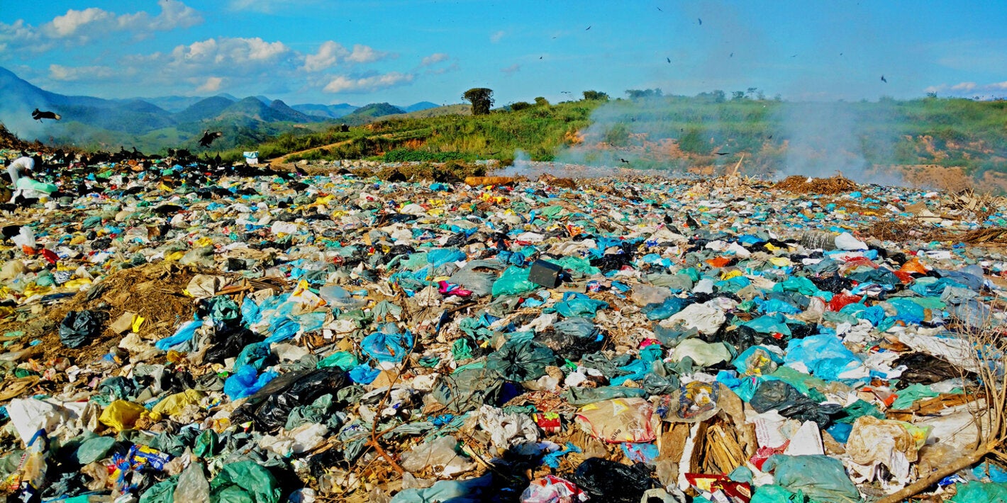 Vertedero al aire libre en Brasil