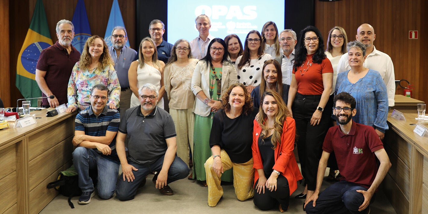 Foto do grupo de participantes da reunião