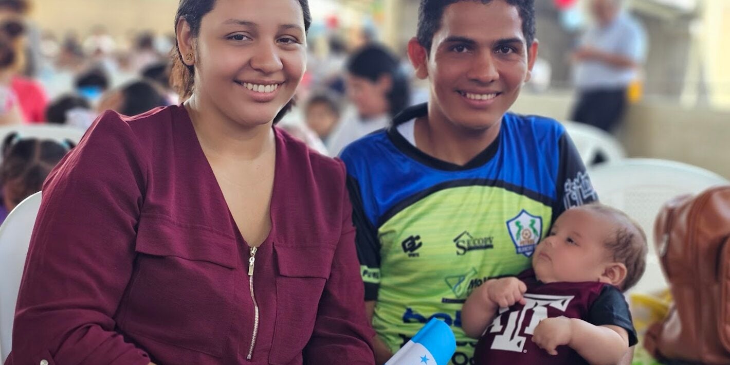 madre padre y recién nacido