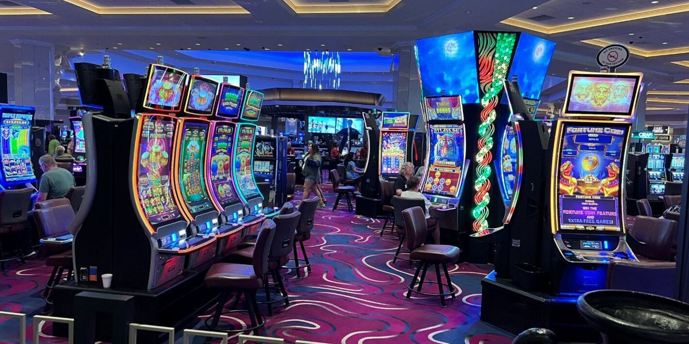 Salón de juegos y tragamonedas