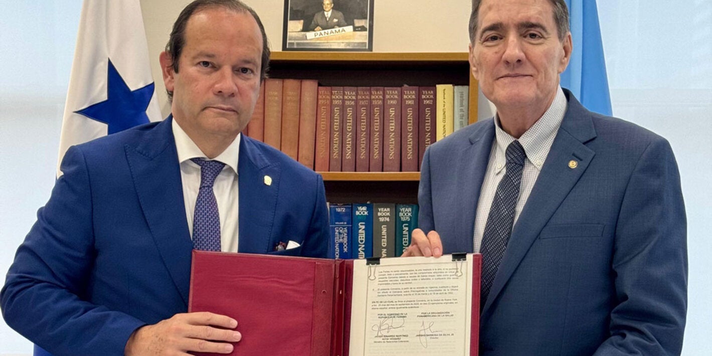 Director de la OPS, doctor Jarbas Barbosa, y el Ministro de Relaciones Exteriores de Panamá, Javier Martínez-Acha Vásquez, firmaron hoy en Nueva York una actualización del Convenio Básico entre ambas partes.