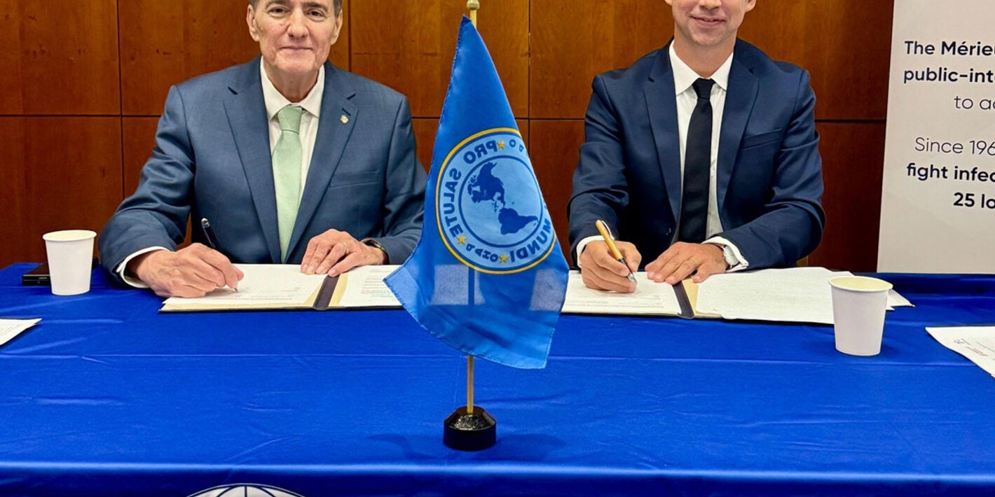 (PAHO) and the Mérieux Foundation USA (FMx USA) today signed a Framework Agreement to expand joint efforts to strengthen laboratory systems and improve access to quality diagnostics across the Americas. 