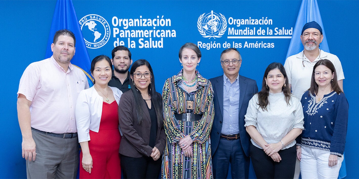 Fotografía grupal del equipo técnico de la OPS Panamá y los representantes de los bancos de sangre del país.