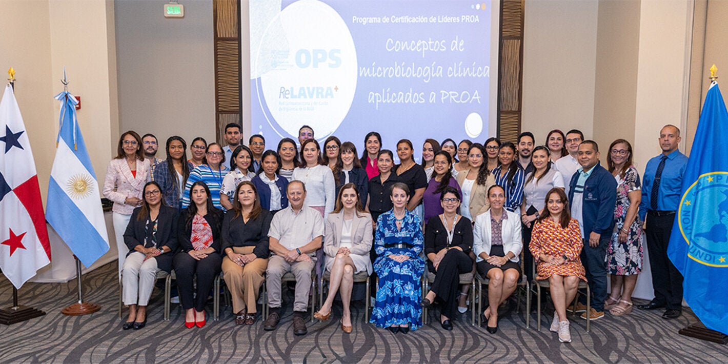 Fotografía grupal de participantes en la certificación de líderes PROA