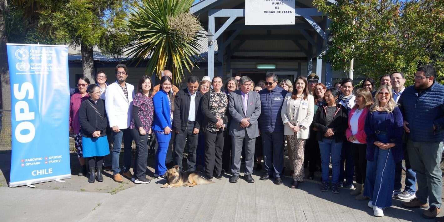 La primera actividad se desarrolló en la Posta Rural Vegas de Itata, hasta donde llegó el Dr. Escalante y la asesora en Sistemas y Servicios de Salud, Lic. Carina Vance, junto a representantes del Servicio de Salud Ñuble y del Departamento de Salud Municipal de Coelemu; oportunidad que se sostuvo un diálogo directo con el equipo de salud y la comunidad local.