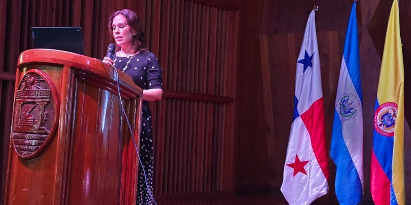 Amalia Ayala participa en Congreso de Ciencias Forenses