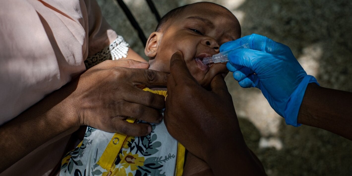 Bebe recevant le vaccin