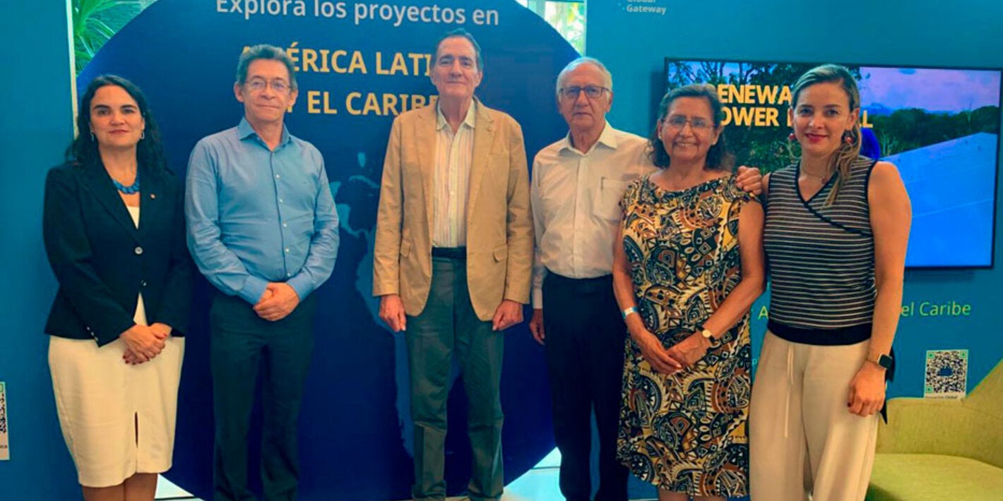 Dr. Jarbas, Ministro de Salud, Viciministro de salud, Dra. Gina y demas personas asistentes a la Celac