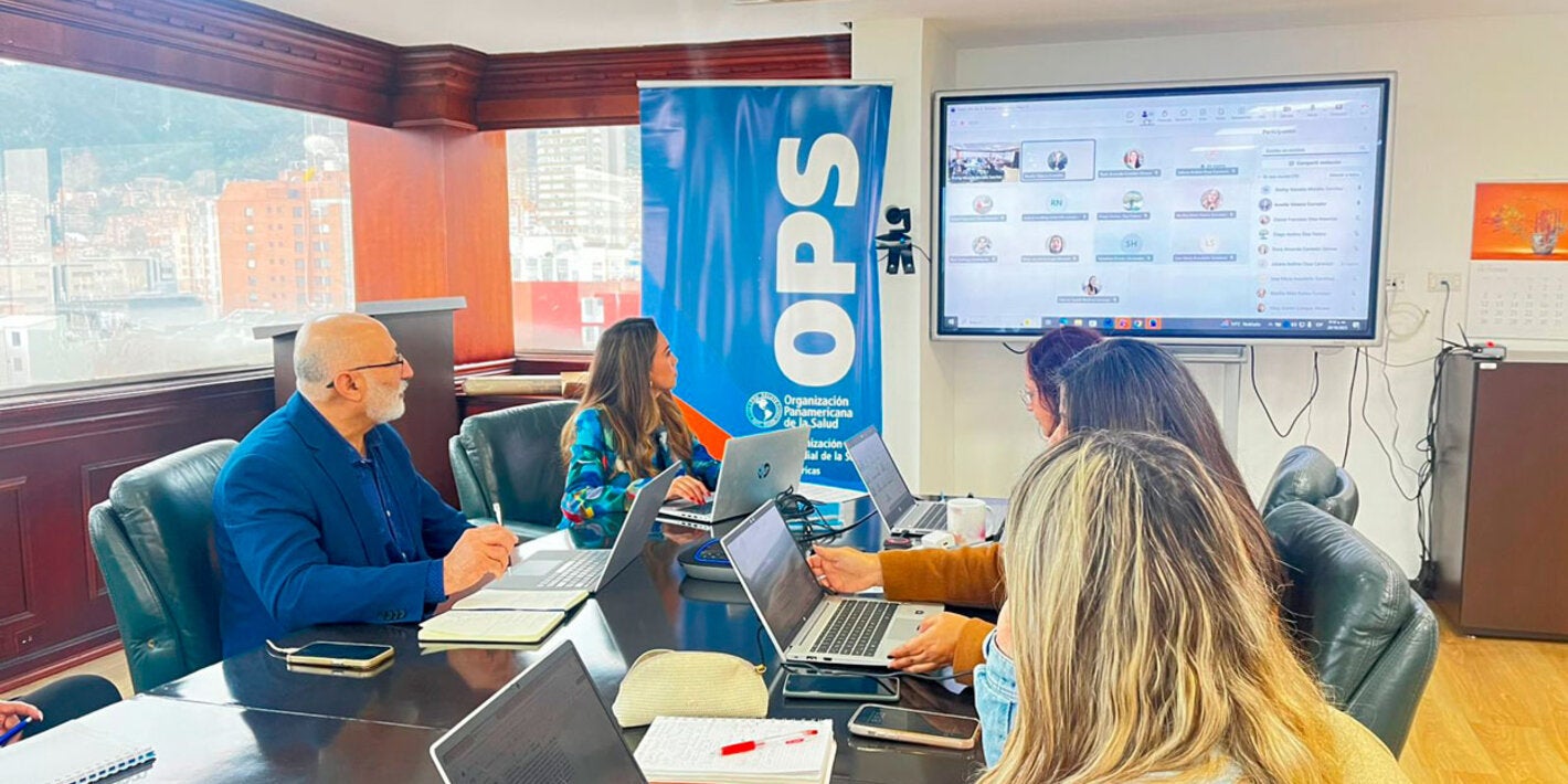 grupo reunido en taller de ruta de reconocimiento 