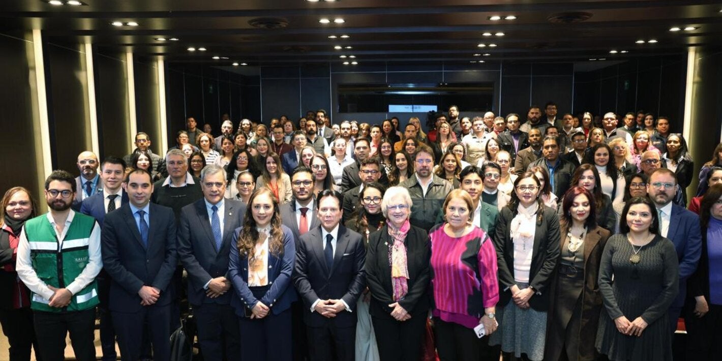 Foto grupal del Taller Binacional de Comunicación de Riesgos ante Amenazas Emergentes personas participantes del 