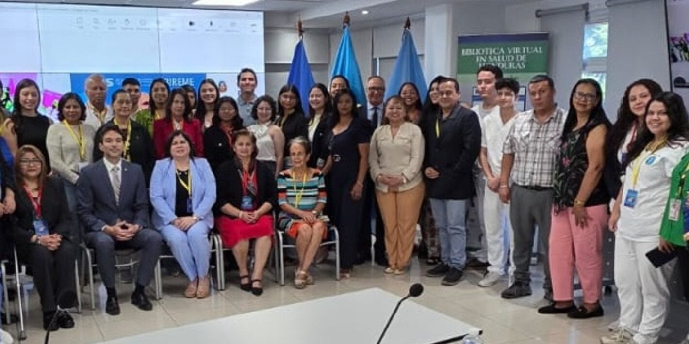 Asistentes a la celebración del 25 aniversario BVS Honduras