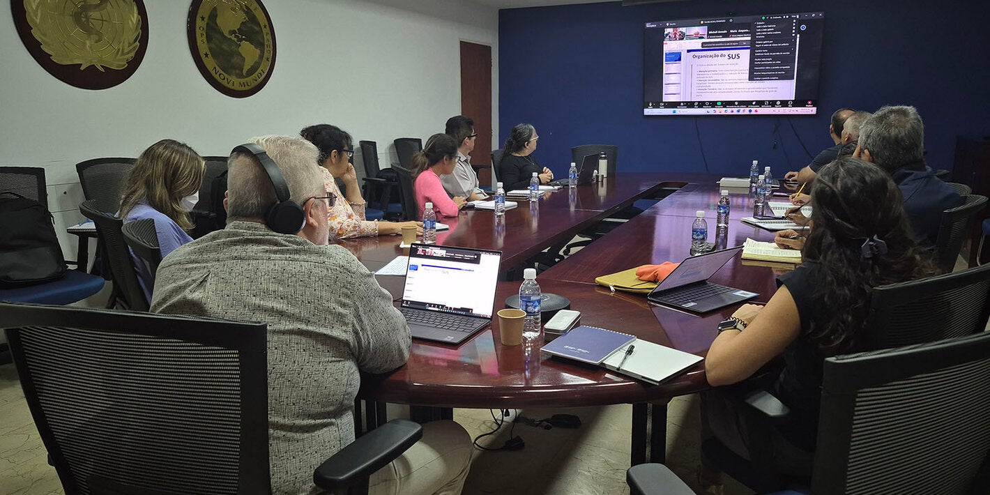 Desde la sede de OPS se siguió la exposición del Centro Coordinador de Rio de Janeiro