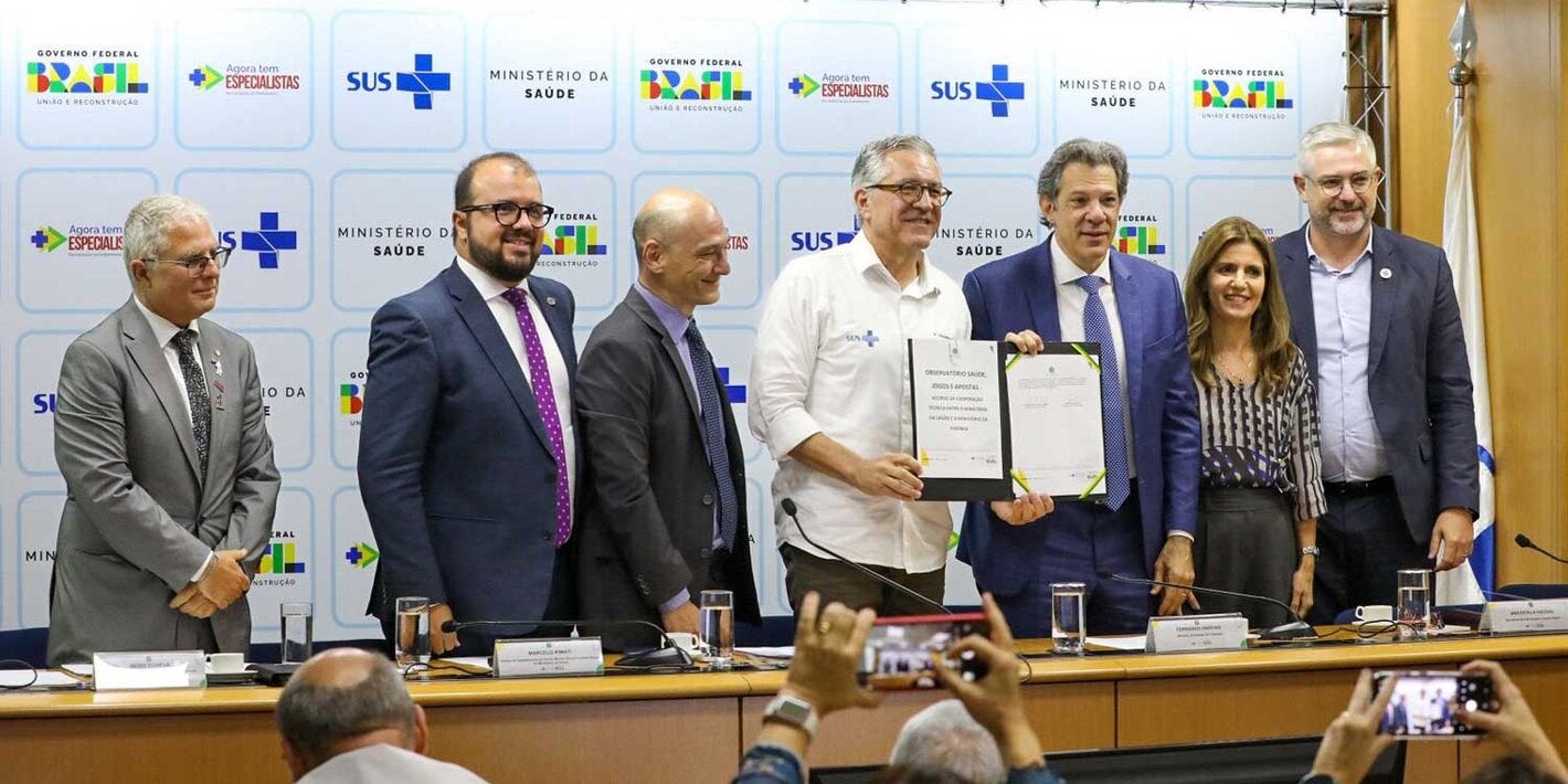 Assinatura do acordo ministerial