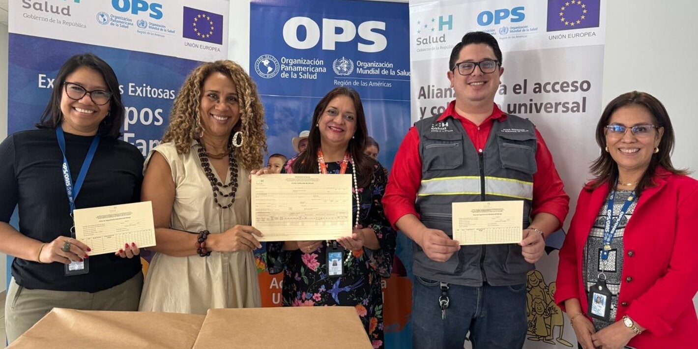 Autoridades reciben fichas de salud familiar