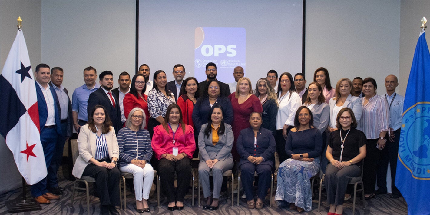 Fotografía grupal de participantes en el taller nacional sobre el Sistema de Información de Recursos Humanos para la Salud (SIRHS).