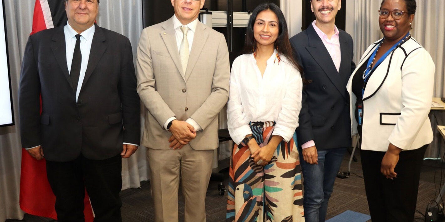 Dr. Gabriel Vivas Francesconi, PAHO/WHO Representative for Trinidad and Tobago with workshop facilitators and Dr Shellon Bovell