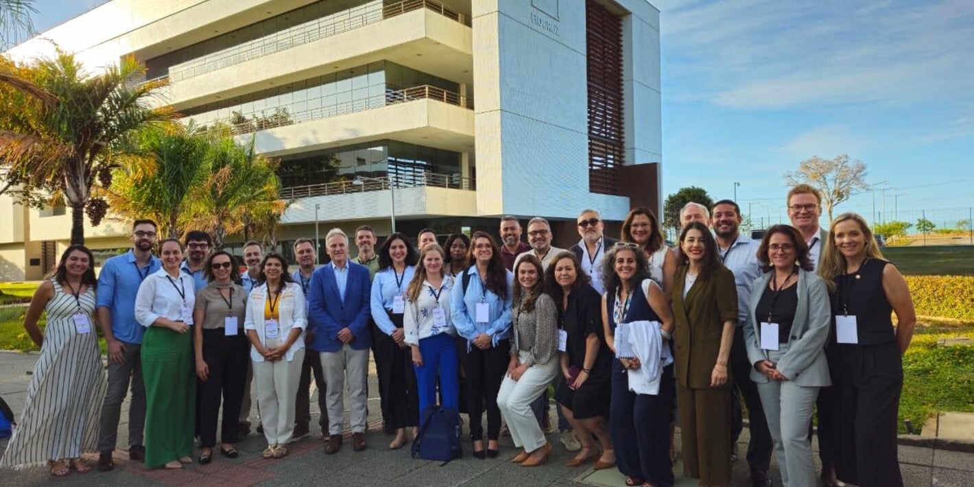 Grupo participante do treinamento em frente à Fiocruz Ceará