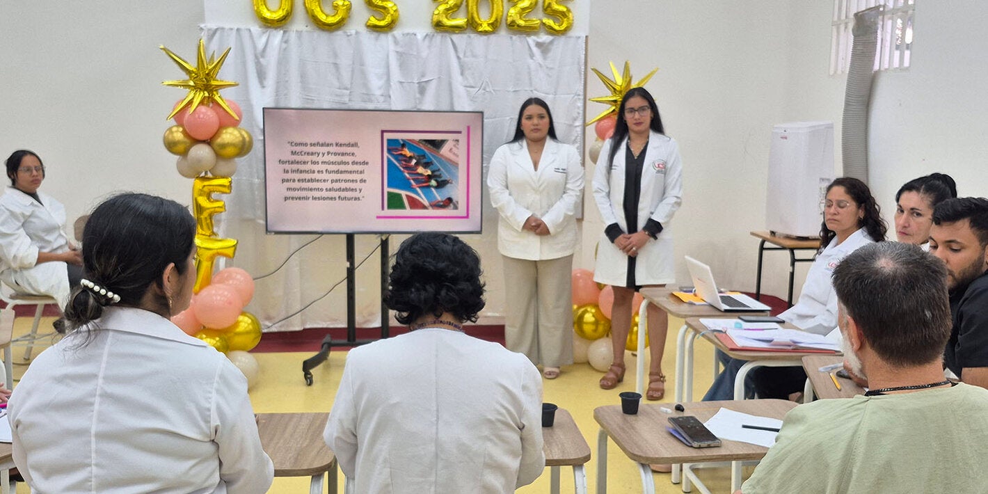 La universidad cuenta hoy con más de 40 mil estudiantes en todo el país y más de 7 mil profesores