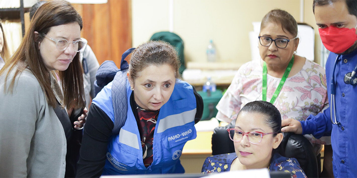 Fotografía del equipo técnico MINSA/OPS en trabajo de campo para el abordaje clínico de la diabtes.