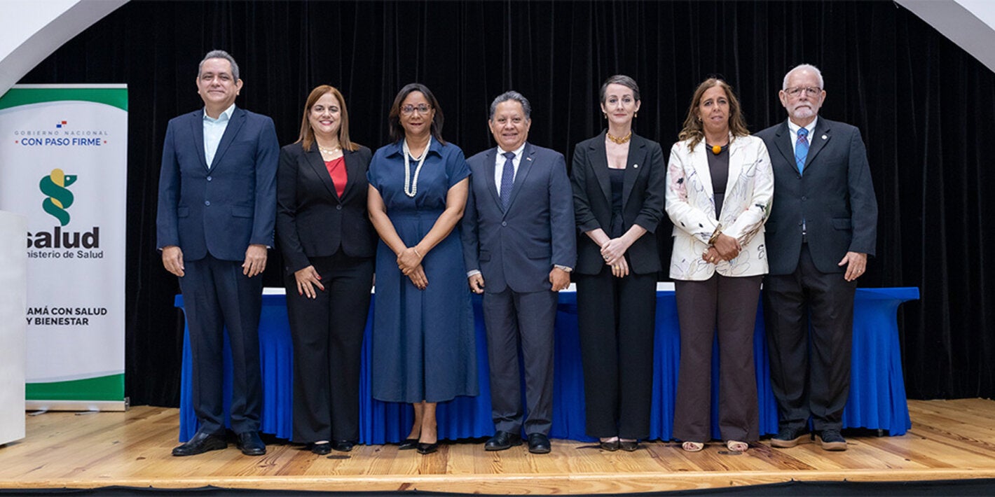 Fotografía grupal de autoridades durante la instación oficial de la Comisión Técnica Intersectorial de Salud Mental y Apoyo Psicosocial ante Emergencias y Desastres (CTI SMAPS).